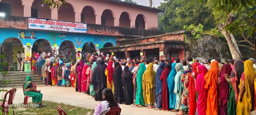बिहार चुनाव के दूसरे और अंतिम चरण के लिए मतदान जारी
